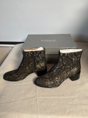 Women's 5 Vionic Kamryn Ankle Bootie Pewter Boa Nubuck Leather Boots Snakeskin